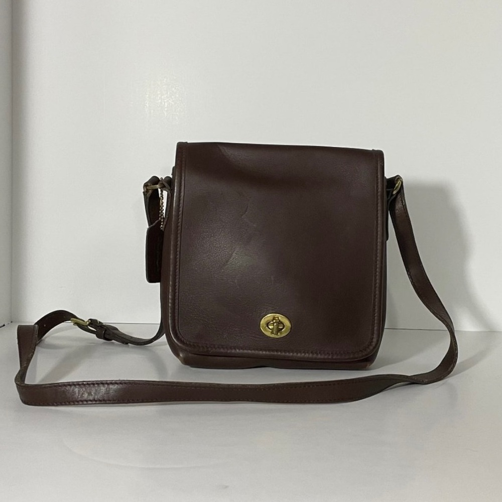 Vintage COACH Companion Flap Crossbody Bag 9076 Brown Leather with Turnlock